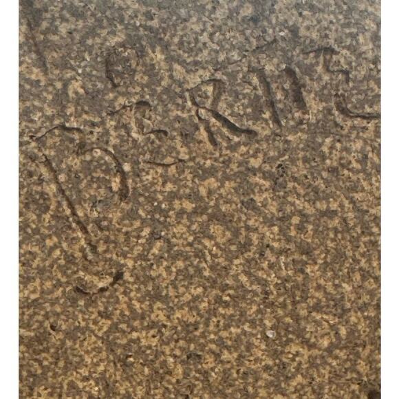 Hand-Built Studio Pottery Vase with Sculpted Metal Flowers – Signed - Picture 3 of 7